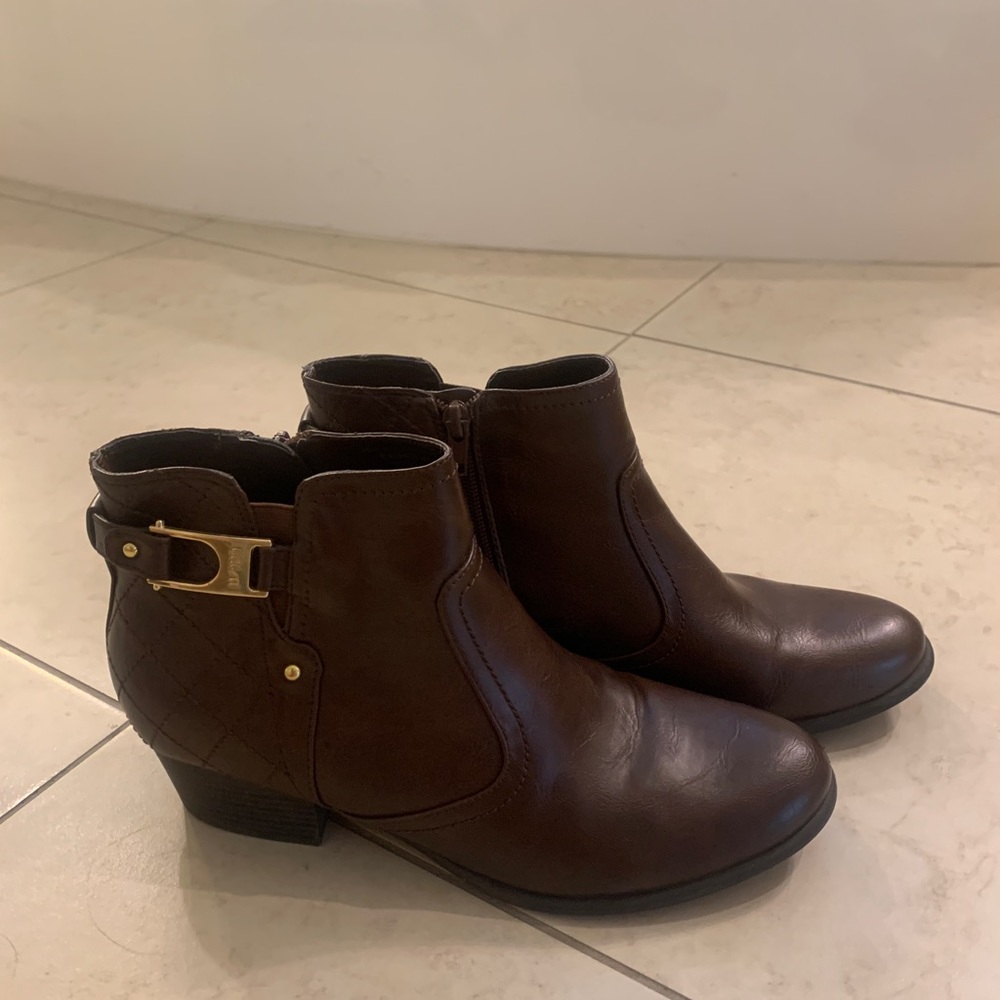 UNISA Brown Ankle zip Booties Size : 8.5. Like new!